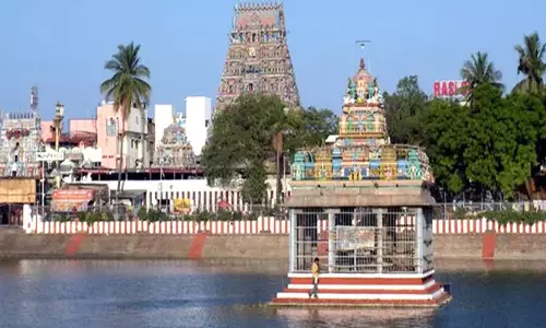 ஆடிப்பூரம் விழாவையொட்டி கோவில்களில் சிறப்பு வழிபாடு: மயிலாப்பூர் தெப்பக்குளக்கரையில் கற்பகம்பாளுக்கு தீர்த்தவாரி