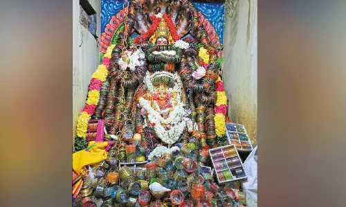 ஆடிப்பூரம் விழா: அம்மன் கோவில்களில் வளைகாப்பு ஆடிப்பூரம் விழா: அம்மன் கோவில்களில் வளைகாப்பு