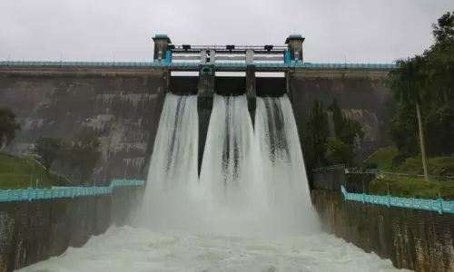 கனமழையால் பரம்பிக்குளம் அணைக்கு நீர்வரத்து அதிகரிப்பு: பாதுகாப்பு கருதி வினாடிக்கு 5,656 கன அடி உபரிநீர் வெளியேற்றம் கனமழையால் பரம்பிக்குளம் அணைக்கு நீர்வரத்து அதிகரிப்பு: பாதுகாப்பு கருதி வினாடிக்கு 5,656 கன அடி உபரிநீர் வெளியேற்றம்