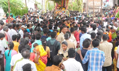 திரவுபதியம்மன் கோவிலில் தர்மராஜா பட்டாபிஷேகம் திரவுபதியம்மன் கோவிலில் தர்மராஜா பட்டாபிஷேகம்