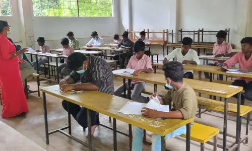 10, 11-ம் வகுப்பு துணைத்தேர்வு தொடங்கியது 10, 11-ம் வகுப்பு துணைத்தேர்வு தொடங்கியது