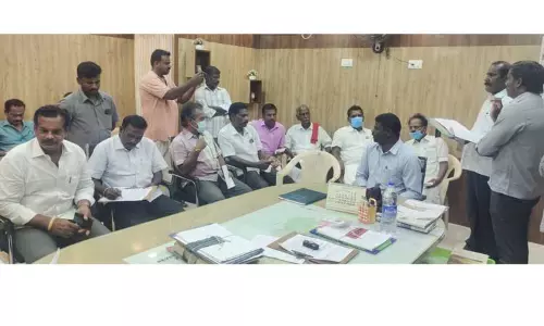 விருத்தாசலம், சிதம்பரத்தில் வாக்காளர் பட்டியலுடன் ஆதார் எண்ணை இணைப்பது குறித்த அனைத்துக்கட்சி கூட்டம் விருத்தாசலம், சிதம்பரத்தில் வாக்காளர் பட்டியலுடன் ஆதார் எண்ணை இணைப்பது குறித்த அனைத்துக்கட்சி கூட்டம்