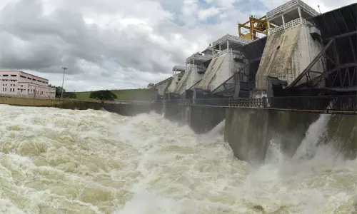 கர்நாடக அணைகளில் இருந்து காவிரியில் தண்ணீர் திறப்பு அதிகரிப்பு:  வினாடிக்கு 35 ஆயிரம் கனஅடி நீர் செல்கிறது