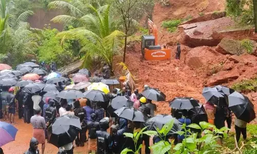 கர்நாடகத்தில் மீண்டும் பருவமழை தீவிரம்; பட்கலில் நிலச்சரிவில் சிக்கி 4 பேர் பலி