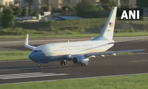 போர் விமானங்கள் சூழ தைவான் வந்த பெலோசி... தனியாக ஒரு விமானத்தில் அமெரிக்கா புறப்பட்டார் போர் விமானங்கள் சூழ தைவான் வந்த பெலோசி... தனியாக ஒரு விமானத்தில் அமெரிக்கா புறப்பட்டார்