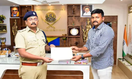சிறப்பாக பணியாற்றிய போலீசாருக்கு பாராட்டு