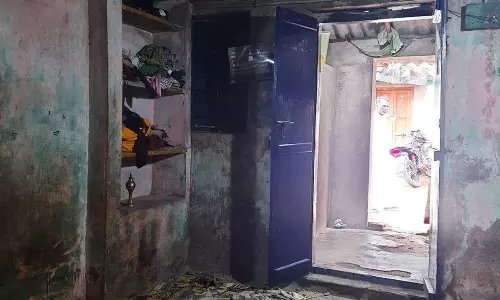 தொகுப்பு வீட்டின் மேற்கூரை பெயர்ந்து விழுந்து பெண் படுகாயம்