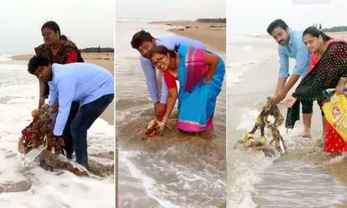 ஆடிப்பெருக்கு விழாவையொட்டி  கொள்ளிடம், மணிமுக்தா ஆற்றில் குவிந்த புதுமண தம்பதிகள்