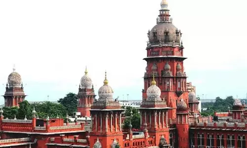 நாமக்கல் மாவட்ட கலெக்டரை கோர்ட்டில் ஆஜர்படுத்த வேண்டும் - போலீஸ் சூப்பிரண்டுக்கு ஐகோர்ட்டு உத்தரவு