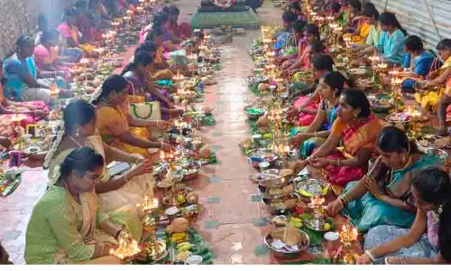 முத்துமாரியம்மன் கோவிலில் குத்துவிளக்கு பூஜை