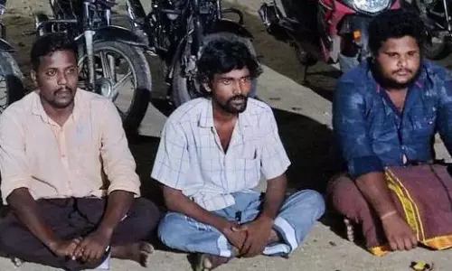 மோட்டார் சைக்கிள்கள் திருடிய 3 பேர் சிக்கினர்