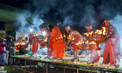 பழனி சண்முகநதியில் ஆரத்தி திருவிழா பழனி சண்முகநதியில் ஆரத்தி திருவிழா