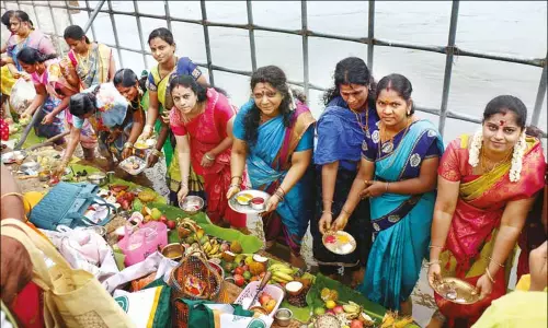காவிரி கரைகளில் ஆடிப்பெருக்கு விழா கொண்டாட்டம்
