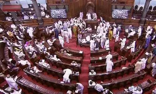 அமலாக்கத்துறை நடவடிக்கைகளுக்கு எதிராக நாடாளுமன்ற இரு அவைகளிலும் எதிர்க்கட்சிகள் கடும் அமளி அமலாக்கத்துறை நடவடிக்கைகளுக்கு எதிராக நாடாளுமன்ற இரு அவைகளிலும் எதிர்க்கட்சிகள் கடும் அமளி