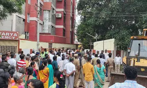 கோவிலை இடிக்க பொதுமக்கள் எதிர்ப்பு