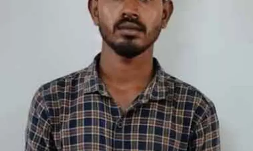 பள்ளி மாணவியை கடத்தி பாலியல் தொல்லை