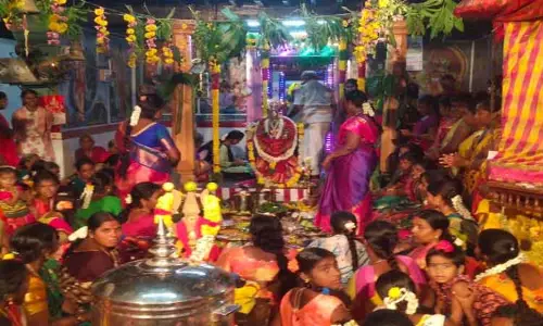 மாரியம்மன் கோவிலில் ஆடிப்பெருக்கு விழா