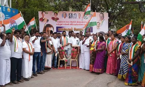 காங்கிரஸ் கட்சியினர் ஆர்ப்பாட்டம் காங்கிரஸ் கட்சியினர் ஆர்ப்பாட்டம்