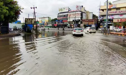 கிராம நிர்வாக அலுவலகம், ஆரம்ப சுகாதார நிலையத்துக்குள் தண்ணீர் புகுந்தது