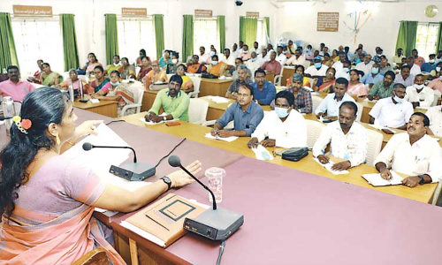 பள்ளிகளில் மாணவர்களை பாதுகாக்க குழு அமைக்க வேண்டும்