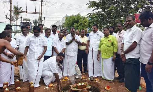 ரூ.1¾ கோடியில் நூலகத்துடன் அறிவுசார் மைய கட்டிடம் கட்டும் பணி ரூ.1¾ கோடியில் நூலகத்துடன் அறிவுசார் மைய கட்டிடம் கட்டும் பணி