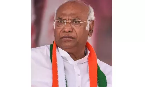 மல்லிகார்ஜுன கார்கேவுக்கு அமலாக்கத்துறை சம்மன்; சித்தராமையா கண்டனம் மல்லிகார்ஜுன கார்கேவுக்கு அமலாக்கத்துறை சம்மன்; சித்தராமையா கண்டனம்