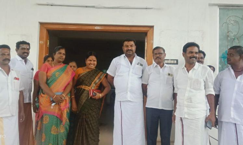 தி.மு.க. கவுன்சிலர்கள் உள்பட 13 பேர் வெளிநடப்பு தி.மு.க. கவுன்சிலர்கள் உள்பட 13 பேர் வெளிநடப்பு