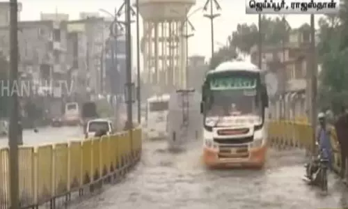 ராஜஸ்தானில் கொட்டித் தீர்த்த கனமழை - தண்ணீரில் தத்தளிக்கும் வாகனங்கள் ராஜஸ்தானில் கொட்டித் தீர்த்த கனமழை - தண்ணீரில் தத்தளிக்கும் வாகனங்கள்