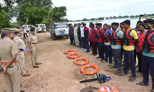 தயார் நிலையில் வெள்ள பேரிடர் மேலாண்மை மீட்பு குழுவினர்