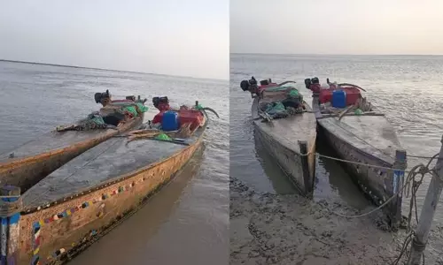 குஜராத் கடற்பகுதியில் 2 பாகிஸ்தான் மீன்பிடி படகுகள் பறிமுதல் எல்லை பாதுகாப்பு படை அதிரடி குஜராத் கடற்பகுதியில் 2 பாகிஸ்தான் மீன்பிடி படகுகள் பறிமுதல் எல்லை பாதுகாப்பு படை அதிரடி