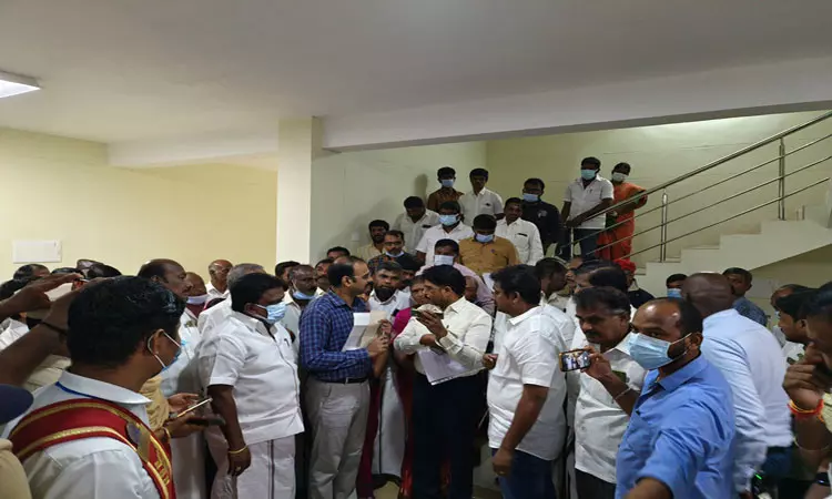 ஆனைமலையில் ரூ.3 கோடியில் தாசில்தார் அலுவலகம் திறப்பு -மாவட்ட கலெக்டர் ஆய்வு ஆனைமலையில் ரூ.3 கோடியில் தாசில்தார் அலுவலகம் திறப்பு -மாவட்ட கலெக்டர் ஆய்வு