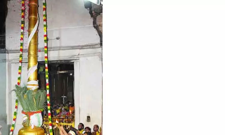 கள்ளழகர் கோவில் ஆடி பெருந்திருவிழா கொடியேற்றத்துடன் தொடங்கியது கள்ளழகர் கோவில் ஆடி பெருந்திருவிழா கொடியேற்றத்துடன் தொடங்கியது