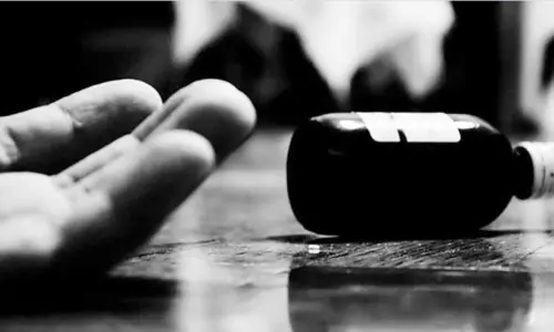 சென்னை கால்நடை மருத்துவக்கல்லூரி மாணவிகள் 2 பேர் தற்கொலை முயற்சி சென்னை கால்நடை மருத்துவக்கல்லூரி மாணவிகள் 2 பேர் தற்கொலை முயற்சி