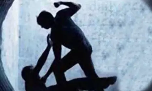 திருவள்ளூர் அருகே தொழிலாளிக்கு அடி-உதை: ஒருவர் கைது திருவள்ளூர் அருகே தொழிலாளிக்கு அடி-உதை: ஒருவர் கைது