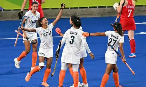 காமன்வெல்த் மகளிர் ஆக்கி : அரையிறுதி போட்டியில் இந்தியா -ஆஸ்திரேலியா அணிகள் இன்று மோதல் காமன்வெல்த் மகளிர் ஆக்கி : அரையிறுதி போட்டியில் இந்தியா -ஆஸ்திரேலியா அணிகள் இன்று மோதல்