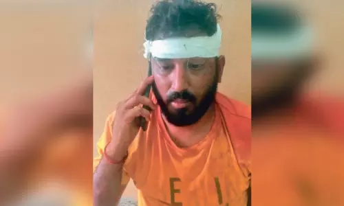 திருத்தணி அருகே தந்தை, மகன் உள்பட 3 பேரை அரிவாளால் வெட்டிய வழக்கில் வாலிபர் கைது திருத்தணி அருகே தந்தை, மகன் உள்பட 3 பேரை அரிவாளால் வெட்டிய வழக்கில் வாலிபர் கைது