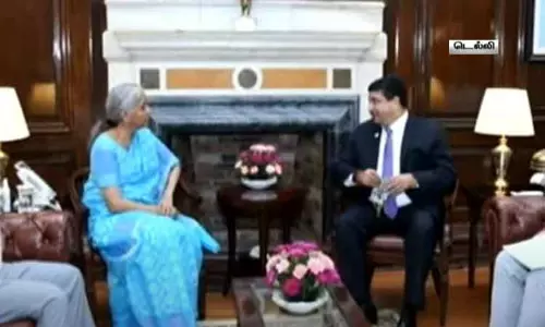 மத்திய நிதி மந்திரி நிர்மலா சீதாரமானுடன் தமிழக நிதி அமைச்சர் பழனிவேல் தியாகராஜன் சந்திப்பு