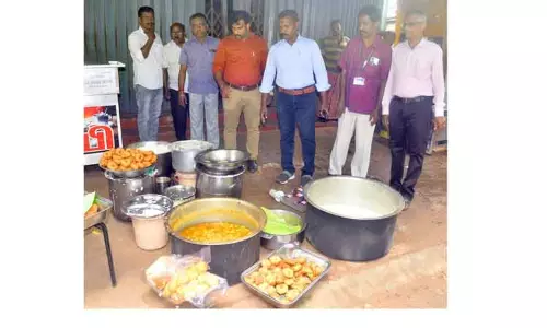 ஆசாரிபள்ளம் ஆஸ்பத்திரியில் தனியார் உணவகத்திற்கு சீல் ஆசாரிபள்ளம் ஆஸ்பத்திரியில் தனியார் உணவகத்திற்கு சீல்