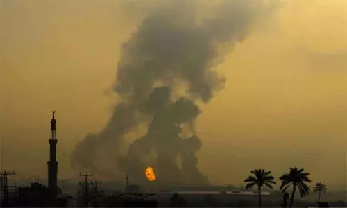 காசா முனை பகுதியின் மீது இஸ்ரேல் ராணுவம் வான் வழித்தாக்குதல்