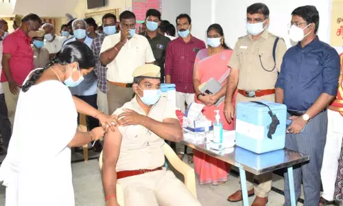 முன்களப்பணியாளர்களுக்கு பூஸ்டர் தடுப்பூசி முகாம்