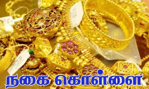 கார் கண்ணாடியை உடைத்து ரூ.2 லட்சம் நகை-பணம் கொள்ளை கார் கண்ணாடியை உடைத்து ரூ.2 லட்சம் நகை-பணம் கொள்ளை