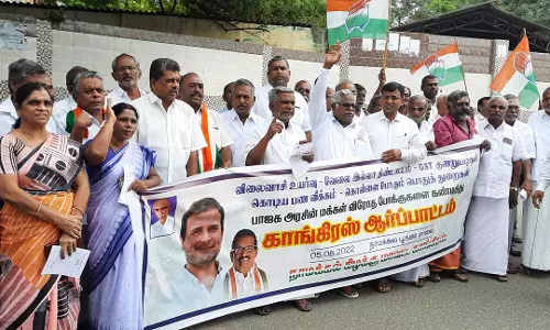 நாமக்கல், குமாரபாளையத்தில் காங்கிரஸ் கட்சியினர் ஆர்ப்பாட்டம் நாமக்கல், குமாரபாளையத்தில் காங்கிரஸ் கட்சியினர் ஆர்ப்பாட்டம்