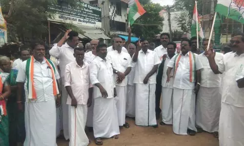 சிதம்பரம் பகுதியில் மத்திய அரசை கண்டித்து காங்கிரஸ் கட்சியினர் ஆர்ப்பாட்டம் சிதம்பரம் பகுதியில் மத்திய அரசை கண்டித்து காங்கிரஸ் கட்சியினர் ஆர்ப்பாட்டம்