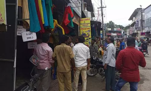 அருமனையில் சாலையோர ஆக்கிரமிப்புகள் அகற்றம்; வியாபாரிகள் எதிர்ப்பு தெரிவித்ததால் பரபரப்பு