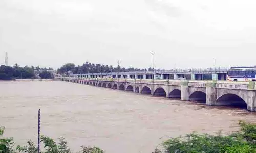 வீணாக கடலுக்கு செல்லும் 1.73 லட்சம் கன அடி தண்ணீர் வீணாக கடலுக்கு செல்லும் 1.73 லட்சம் கன அடி தண்ணீர்
