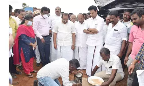 நெல் கொள்முதல் நிலையங்களில் அமைச்சர்கள் ஆய்வு