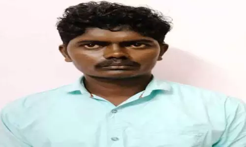மானூர் அருகே டிரைவர் கொன்று எரிப்பு: கள்ளக்காதலனுடன் மனைவி கைது மானூர் அருகே டிரைவர் கொன்று எரிப்பு: கள்ளக்காதலனுடன் மனைவி கைது