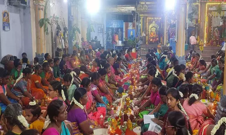 தூத்துக்குடி சண்முகபுரம் பத்திரகாளியம்மன் கோவிலில் திருவிளக்கு பூஜை தூத்துக்குடி சண்முகபுரம் பத்திரகாளியம்மன் கோவிலில் திருவிளக்கு பூஜை