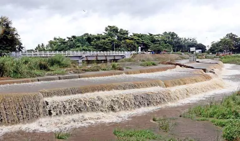 குளங்கள் வேகமாக நிரம்புகின்றன குளங்கள் வேகமாக நிரம்புகின்றன
