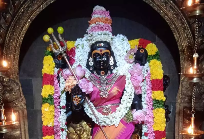 அம்மன் கோவில்களில் சிறப்பு வழிபாடு அம்மன் கோவில்களில் சிறப்பு வழிபாடு